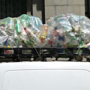 Reciclaje de botellas plásticas PET